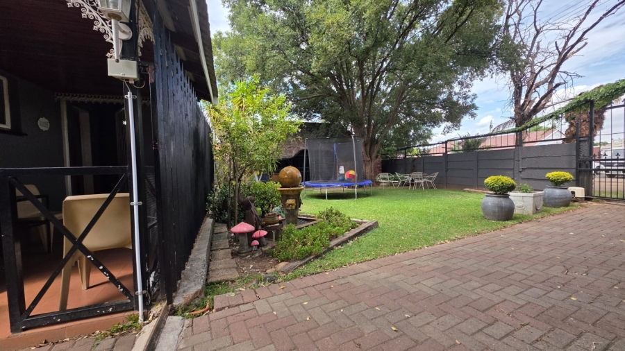 To Let 3 Bedroom Property for Rent in Wilkeville North West